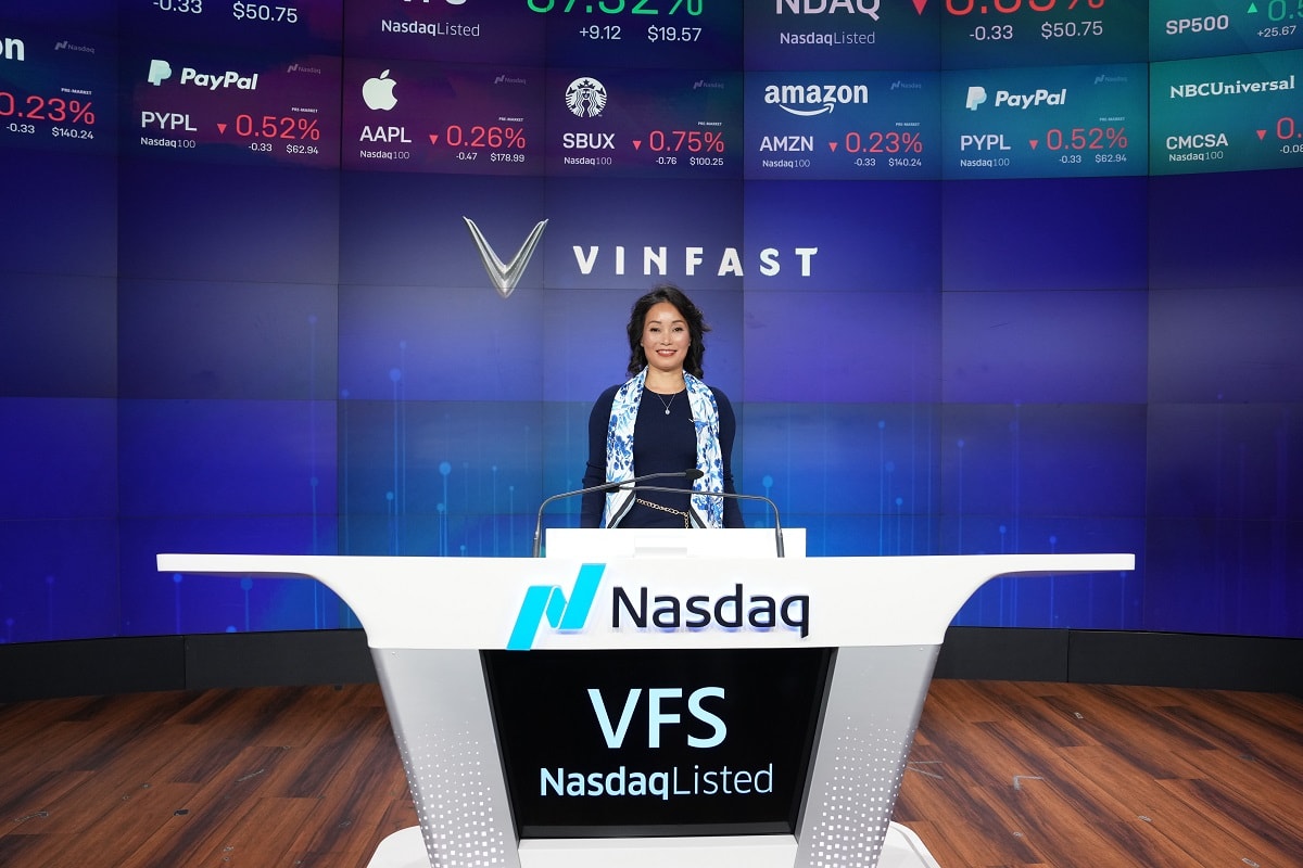 CEO Toàn cầu VinFast – Bà Lê Thị Thu Thủy tại lễ rung chuông ở Nasdaq.