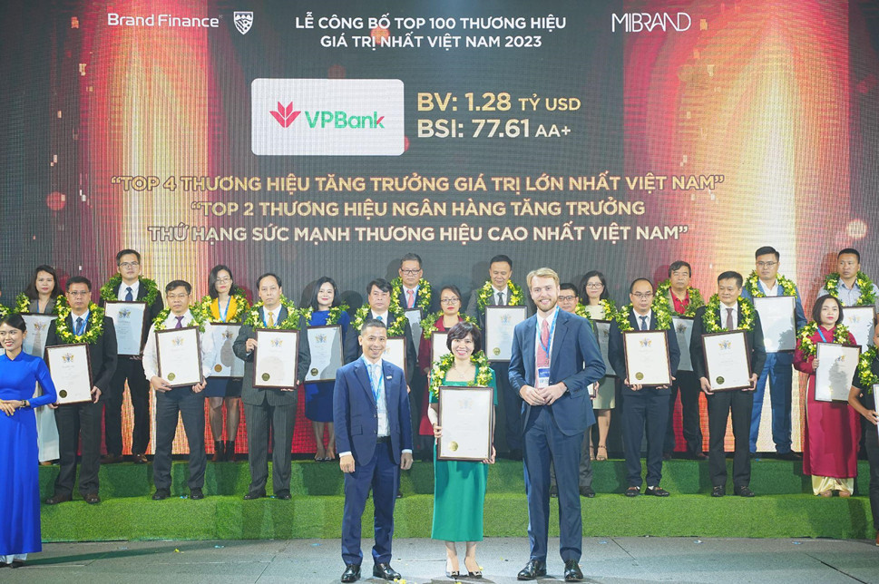 Bà Phạm Thị Nhung Phó Tổng Giám Đốc ngân hàng VPBank