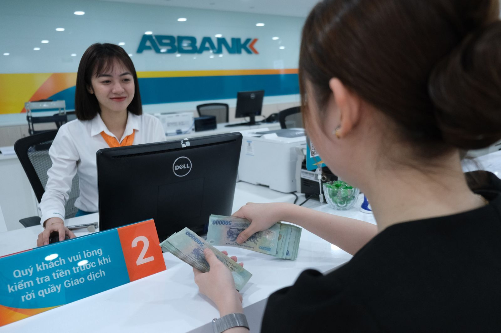 ABBANK sẽ tiếp tục theo sát chiến lược “Khách hàng là trọng tâm”