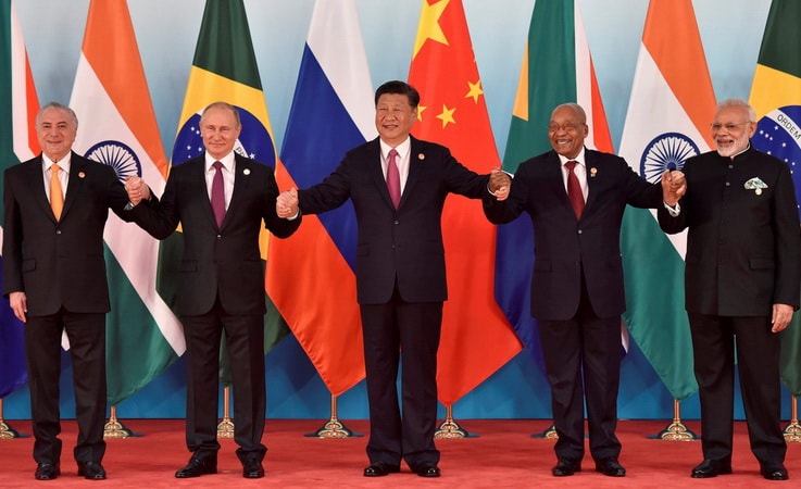 Các nhà lãnh đạo Hội nghị thượng đỉnh BRICS tại Nam Phi. (Nguồn: Quartz)