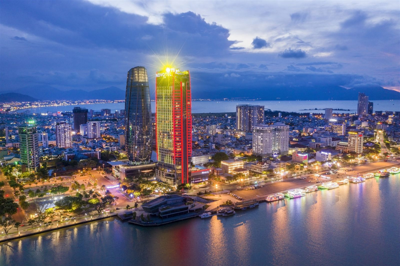 Sông Hàn Đà Nẵng lung linh ánh đèn