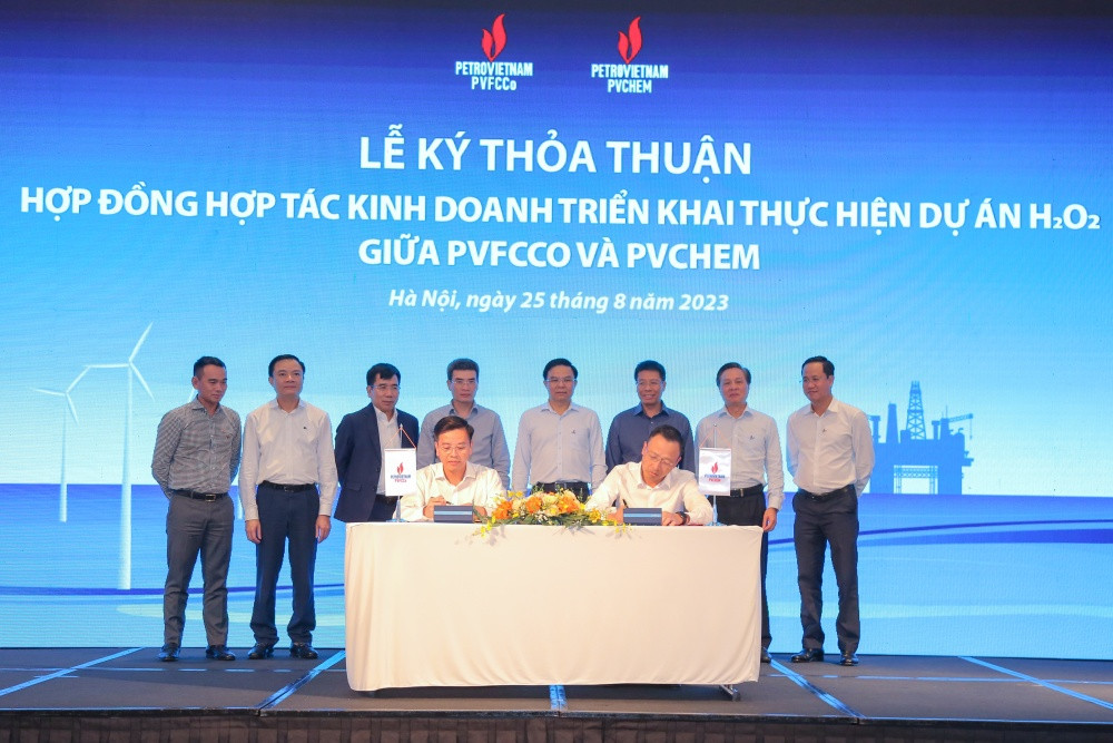 Lãnh đạo Petrovietnam, PVFCCo và PVChem chứng kiến lễ ký hợp đồng