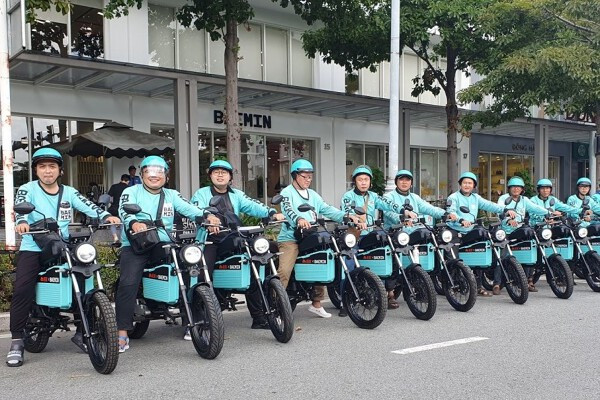 Trước đó, Dat Bike cũng đã bắt tay cùng Gojek cho những dịch vụ di chuyển và giao hàng.