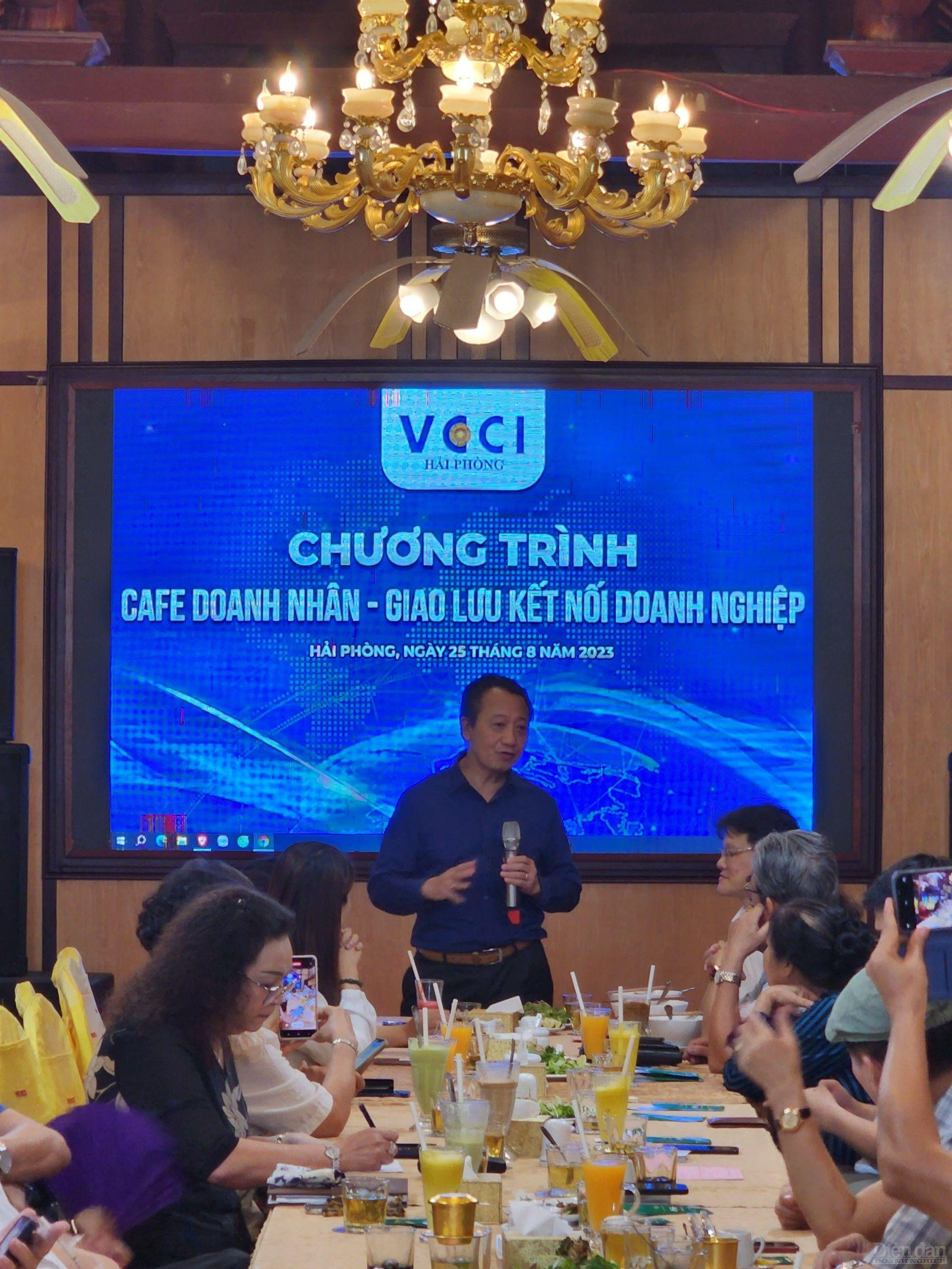 ông Nguyễn Quang Vinh, Phó Chủ tịch VCCI, Chủ tịch Hội đồng Doanh nghiệp vì sự Phát triển Bền vững Việt Nam (VBCSD), người phụ trách VCCI chi nhánh Hải Phòng phát biểu tại chương trình.