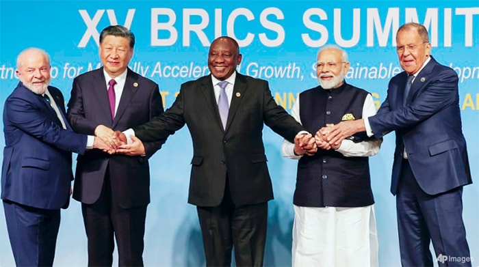 4 nhà lãnh đạo khối BRICS và Ngoại trưởng Nga Sergei Lavro