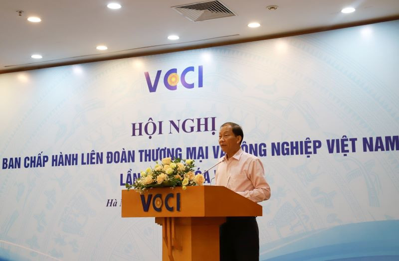 Phó Chủ tịch VCCI Hoàng Quang Phòng phát biểu tại hội nghị