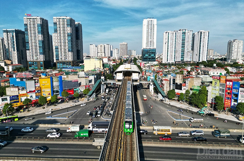 Đông đảo người dân trải nghiệm tuyến đường sắt Cát Linh - Hà Đông trong dịp nghỉ lễ 2/9