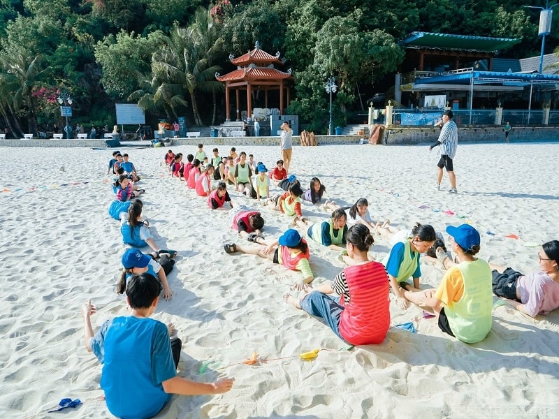 Du lịch Quảng Ninh ngày các thu hút các đoàn du lịch đến vui chơi, hội nghị. Ảnh Lê Cường