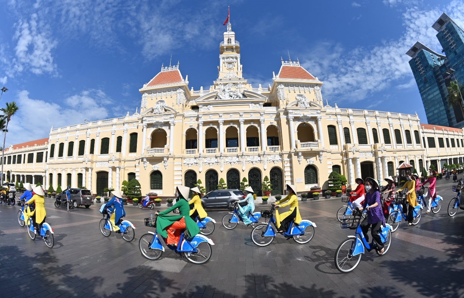 Về tổng lượt khách trong đợt nghỉ Lễ Quốc khánh tại một số địa bàn du lịch trọng điểm, TPHCM đang dẫn đầu cả nước.