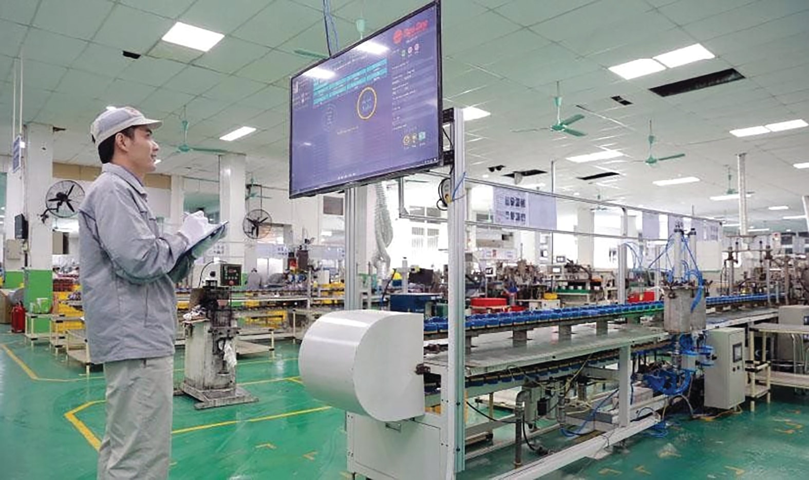  Rạng Đông ứng dụng giải pháp OPC UA còn gọi là kiến trúc hợp nhất các nền tảng thông tin mở để từng bước làm cho máy móc “nói chuyện” được với nhau. 