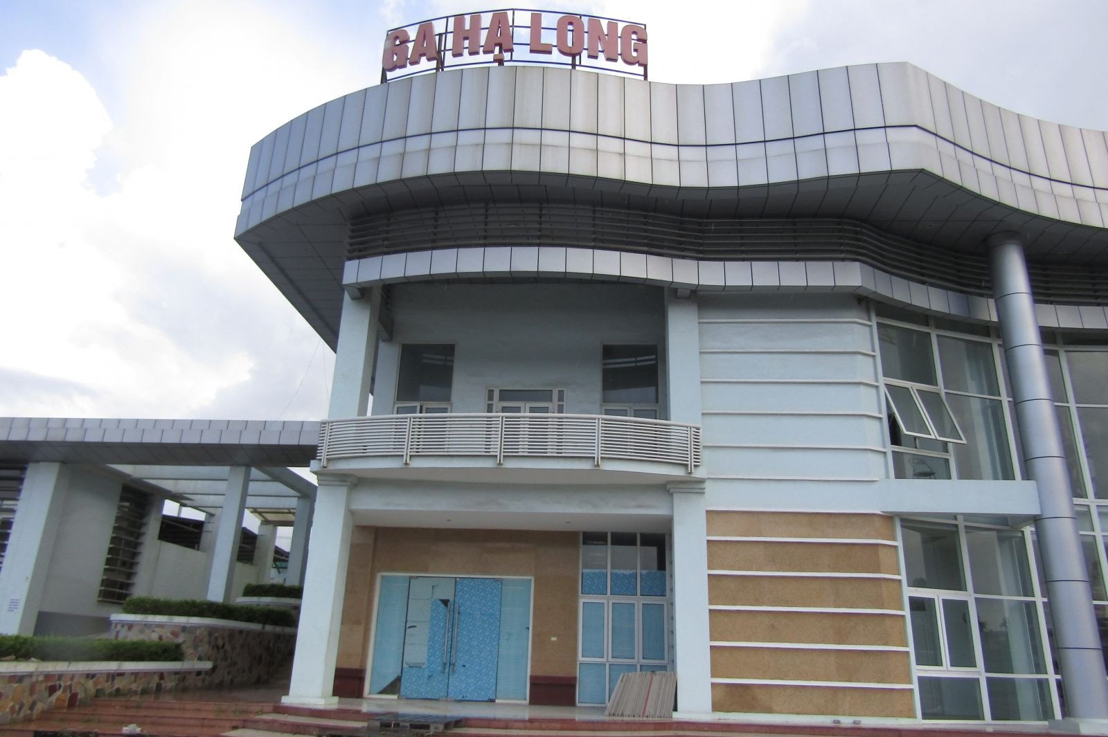 Ga Hạ Long hoang vắng. Ảnh Lê Cường