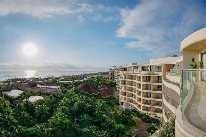 Ana Mandara Cam Ranh đã chinh phục du khách trong và ngoài nước nhờ yếu tố thiết kế mang dấu ấn văn hoá Việt nổi bật đi kèm những trải nghiệm dịch vụ cao cấp