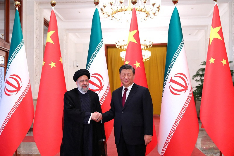 Tổng thống Iran g Iran Ebrahim Raisi gặp Chủ tịch Trung Quốc Tập Cận Bình tại Bắc Kinh