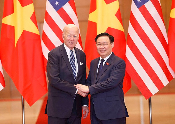 Chủ tịch Quốc hội Vương Đình Huệ và Tổng thống Hợp chủng quốc Hoa Kỳ Joseph R.Biden.