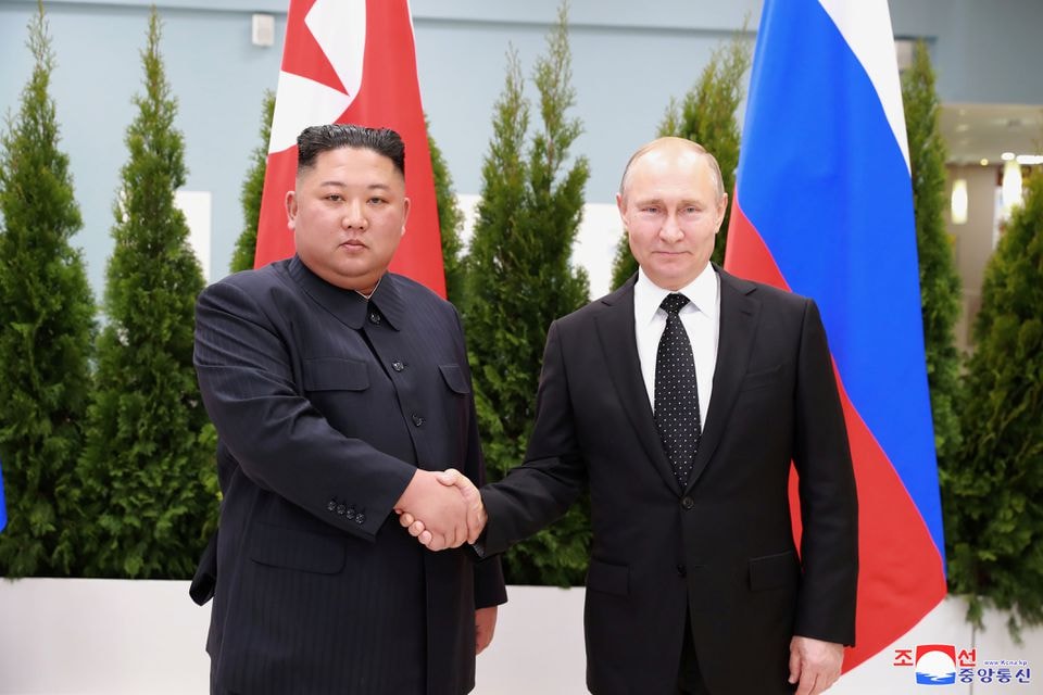 Chủ tịch Triều Tiên Kim Jong-un và Tổng thống Nga Vladimir Putin