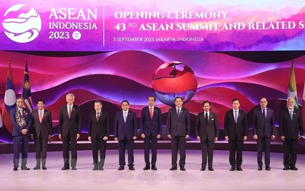 Các nhà lãnh đạo ASEAN tại hội nghị thượng đỉnh ở Jakarta, Indonesia. Ảnh: AP