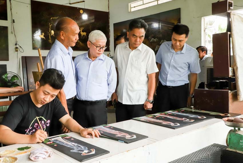 Bí thư Tỉnh ủy Nguyễn Văn Lợi yêu cầu các ngành rà soát, xây dựng chính sách cụ thể hỗ trợ phát triển các nghề truyền thống