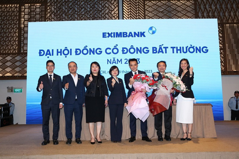 HĐQT Eximbank nhiệm kỳ VII (2020-2025) chúc mừng 2 thành viên HĐQT vừa được bầu bổ sung