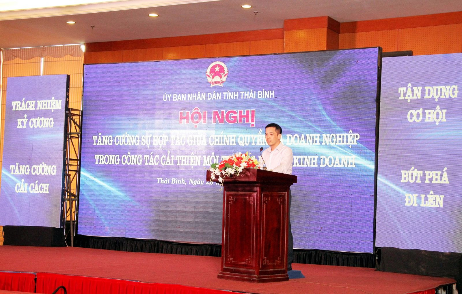 Ông Đậu Anh Tuấn, Phó Tổng Thư ký VCCI đánh giá cao những hoạt động hỗ trợ, chia sẻ khó khăn với doanh nghiệp trong thời gian qua của chính quyền tỉnh Thái Bình. Ảnh: Vũ Phường