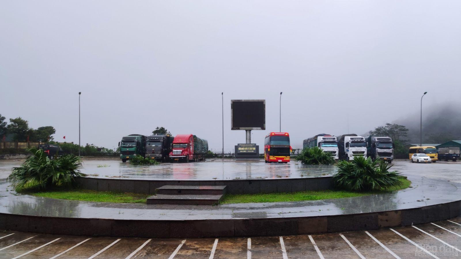 Trong giai đoạn khó khăn hiện nay, Cửa khẩu quốc tế Cầu Treo (tỉnh Hà Tĩnh) luôn trong tình trạng ảm đạm, vắng vẻ