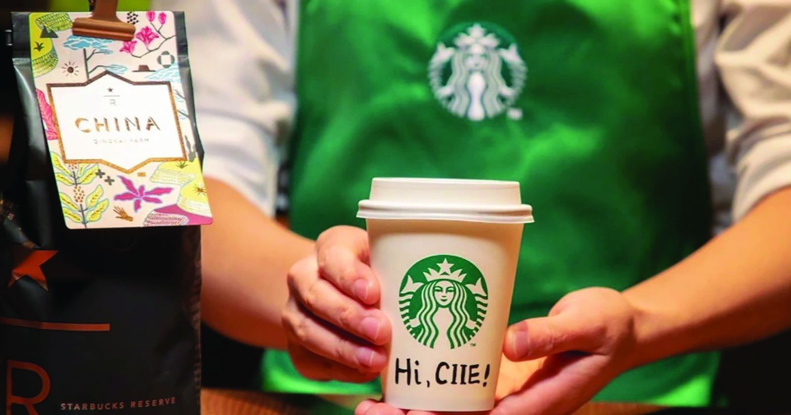  Starbucks cá nhân hoá cách tương tác với khách hàng, tạo ra sự kết nối khiến khách hàng trở nên trung thành.