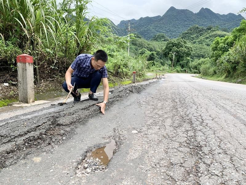 Nhiều đoạn Quốc lộ 12A xuongso cấp nghiêm trọng vì phải 