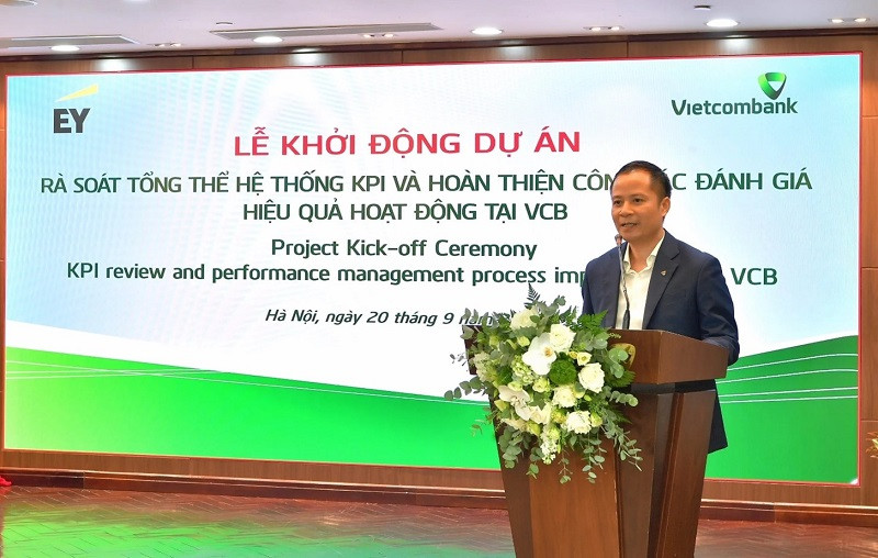  Ông Lê Hoàng Tùng - Phó Tổng Giám đốc Vietcombank phát biểu khai mạc buổi Lễ 