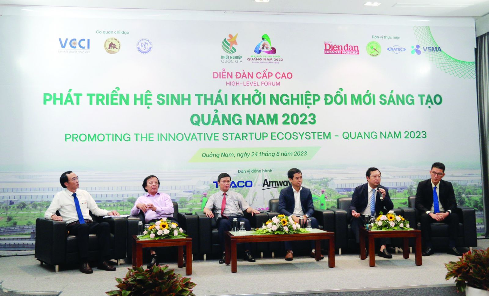   Ông Đỗ Minh Tâm, Tổng Giám đốc THACO INDUSTRIES – Tập đoàn THACO (ngoài cùng, bên phải) tham gia và chia sẻ tại Diễn đàn Khởi nghiệp Cấp cao do VCCI, Bộ KH&CN và UBND tỉnh Quảng Nam phối hợp tổ chức.