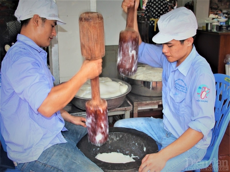 Hình ảnh giã tay chả mực được cơ sở Hiền Nhung quảng bá thông qua mạng xã hội. Ảnh Lê Cường