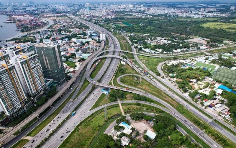 Dự án Vành đai 3 dài hơn 76 km, đi qua 4 địa phương gồm TP.HCM, Bình Dương, Đồng Nai và Long An. Mỗi địa phương có 2 dự án thành phần là bồi thường giải phóng mặt bằng và xây lắp.