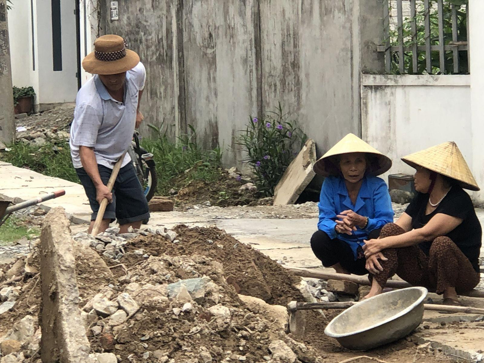 Mặc dù đã nhiều ngày trôi qua, các đơn vị có liên quan vẫn không chịu khắc phục, sửa chữa giúp người dân