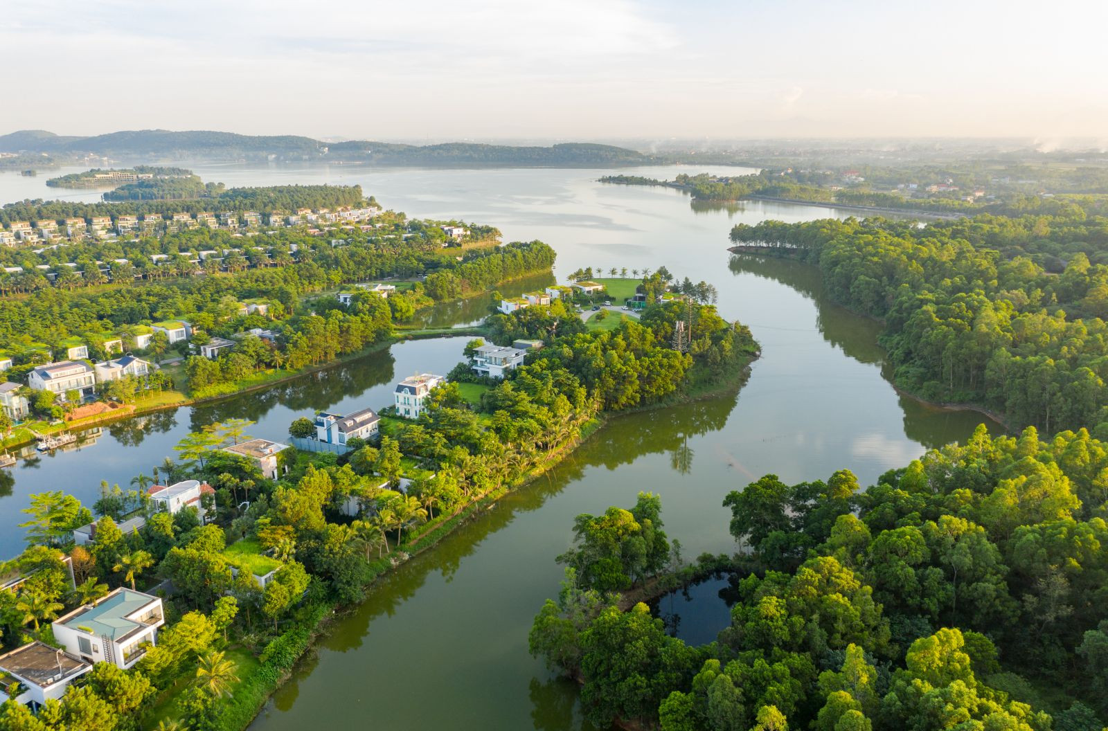 Hành trình nhiều năm xây dựng và kiến tạo đã đem đến cho Flamingo Đại Lải Resort một trải nghiệm vô cùng đặc biệt, vượt khỏi khuôn khổ của một khu nghỉ dưỡng thông thường để vươn tới một không gian nghệ thuật khổng lồ giữa thiên nhiên.