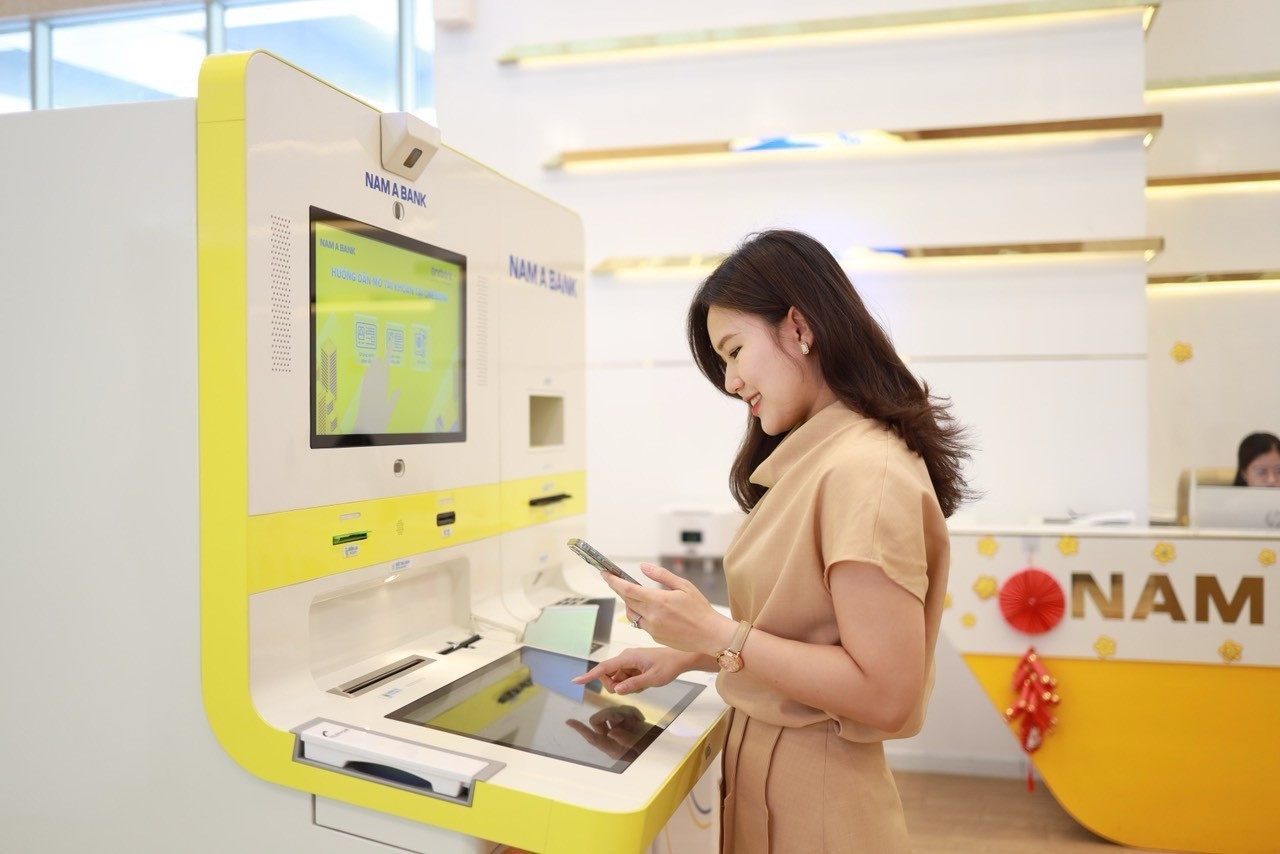 Điểm giao dịch số tự động ONEBANK 365+, một trong những điểm sáng về công nghệ của Nam A Bank