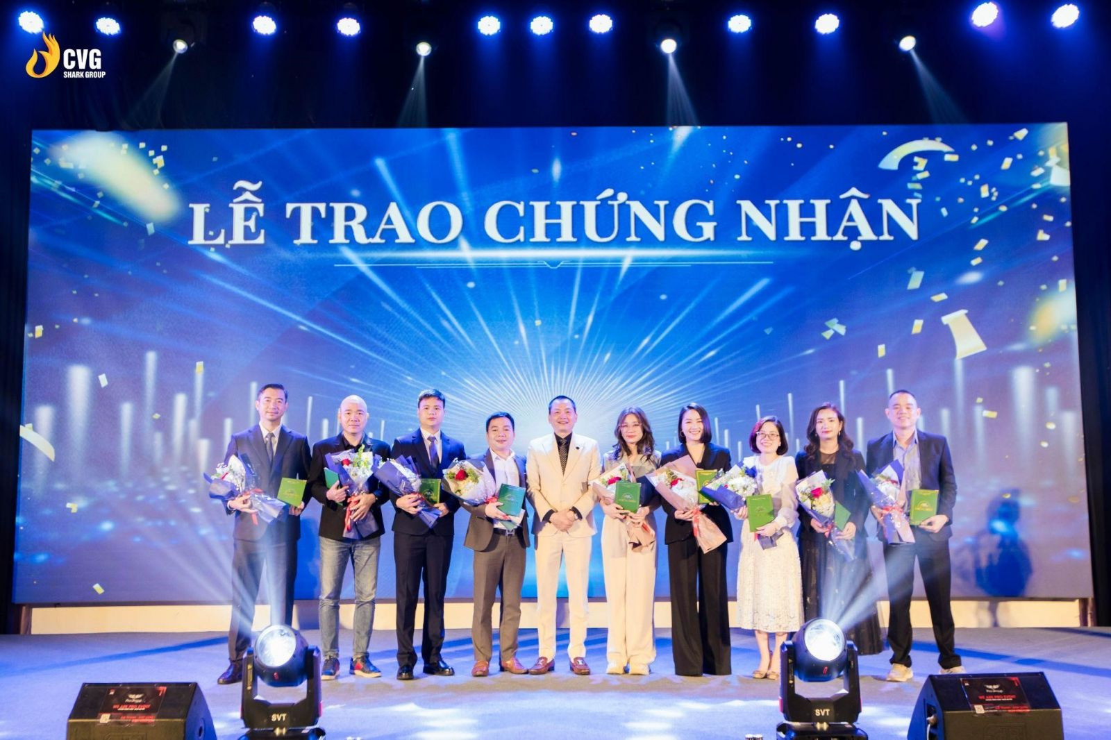 Ảnh 1: Đội ngũ Sharker 3 chính thức hoàn thành chương trình huấn luyện, mở ra một trang mới trong hành trình đồng hành cùng doanh nhân Việt.