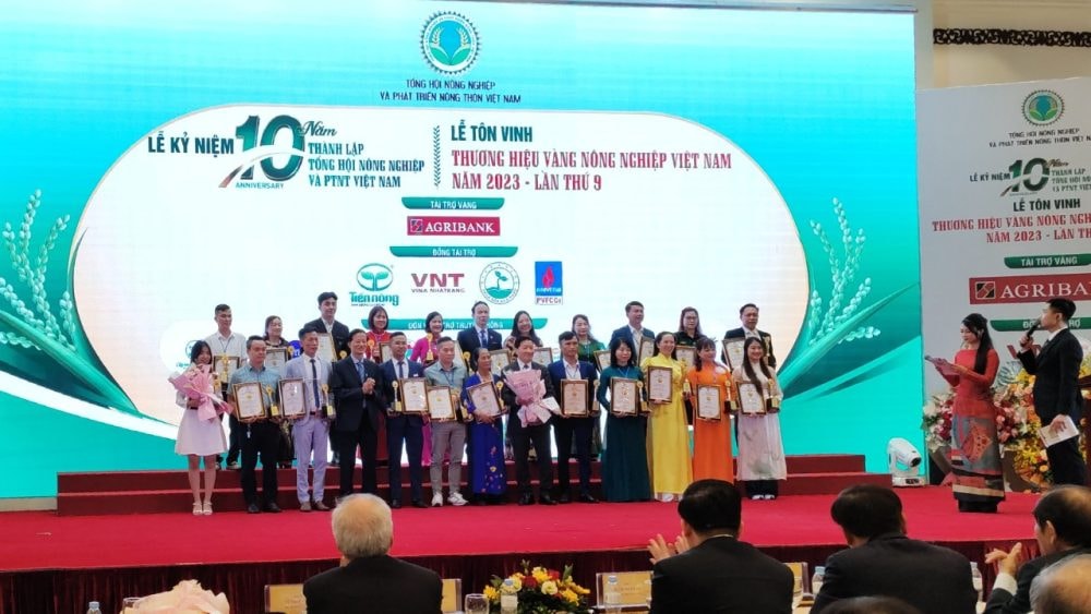 Lễ tôn vinh giải thưởng “Thương hiệu Vàng nông nghiệp Việt Nam năm 2023” Lễ tôn vinh giải thưởng “Thương hiệu Vàng nông nghiệp Việt Nam năm 2023”