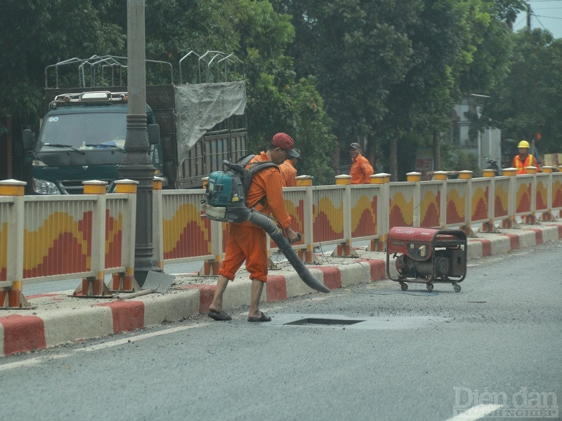 Quốc lộ 1 xuống cấp nhiều đoạn và phải thường xuyên được sửa chữa theo kiểu chắp vá.