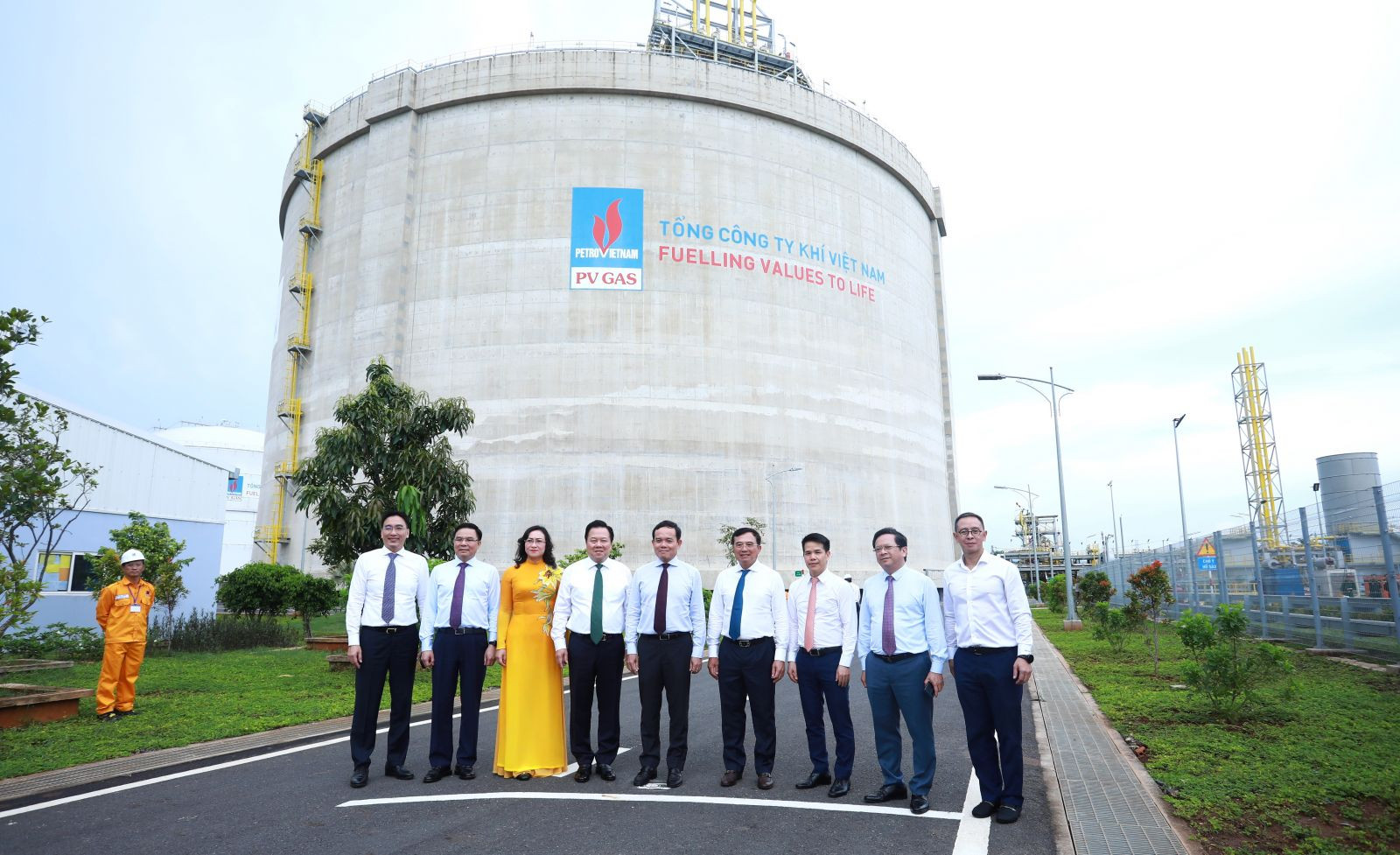 Hình 7: Đoàn đại biểu tham quan Kho LNG 1MMTPA Thị Vải.