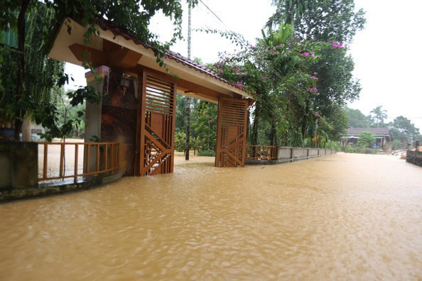 Hệ lụy do mưa lũ gây ra đã khiến cho địa phương này bị thiệt hại nặng nề, cả về người lẫn của; trong đó có 2 người tử vong và 1 người mất tích