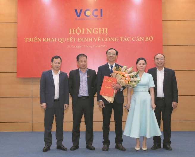 Tạp chí Diễn đàn Doanh nghiệp: 30 năm đồng hành cùng doanh nghiệp, doanh nhân