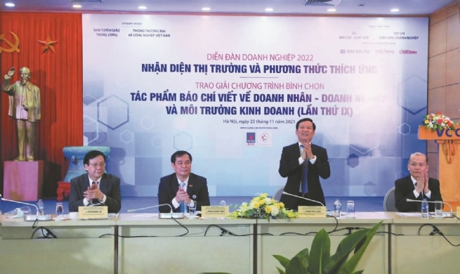Tạp chí Diễn đàn Doanh nghiệp: 30 năm đồng hành cùng doanh nghiệp, doanh nhân