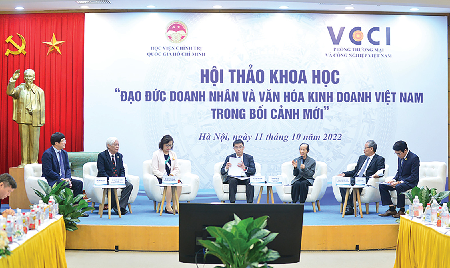  Chuyên gia kinh tế Phạm Chi Lan – Nguyên Phó Chủ tịchp/VCCI chia sẻ tại Hội thảo khoa học “Đạo đức doanh nhân và văn hoá kinh doanh Việt Nam trong bối cảnh mới”