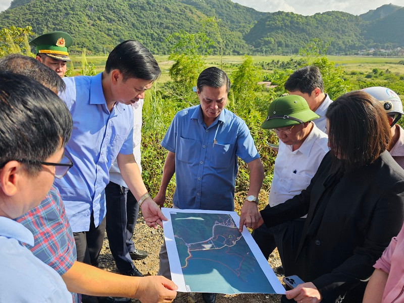 kiểm tra thực địa công tác quản lý đất đai và triển khai một số dự án trọng điểm trên địa bàn huyện Cát Hải