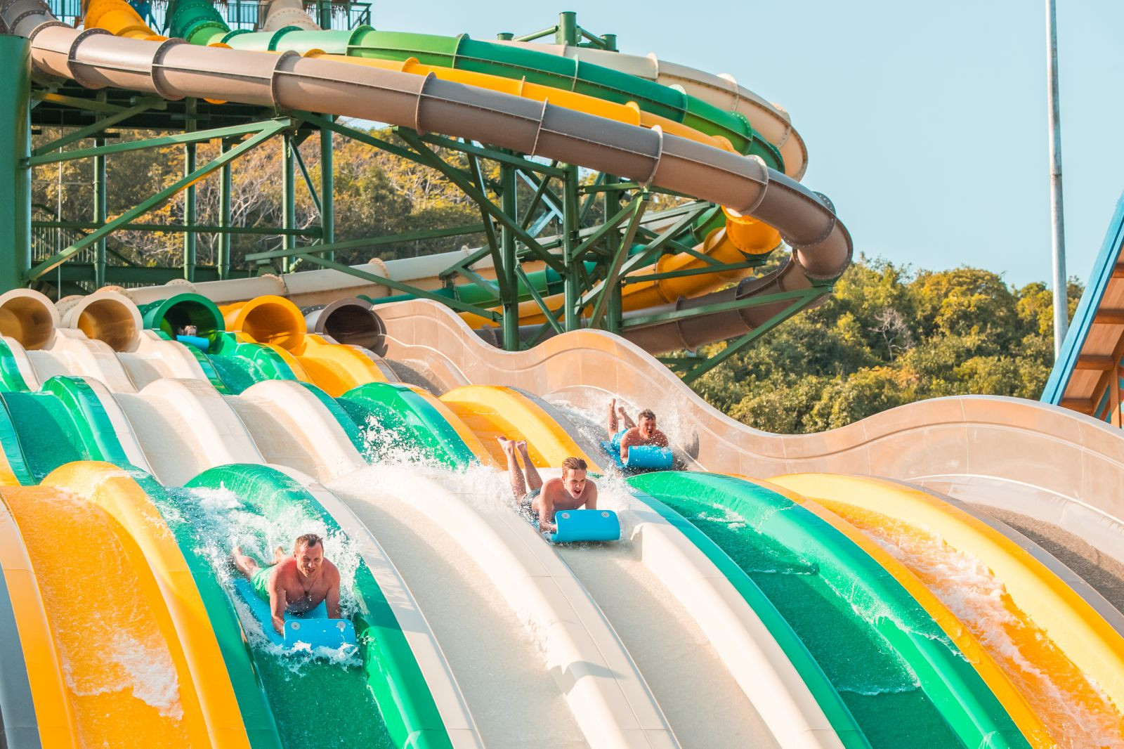 Lần thứ 4 liên tiếp kể từ năm 2020, Aquatopia Water Park được WTA – giải thưởng được mệnh danh là “Oscar của ngành du lịch thế giới” vinh danh công viên nước hàng đầu châu Á