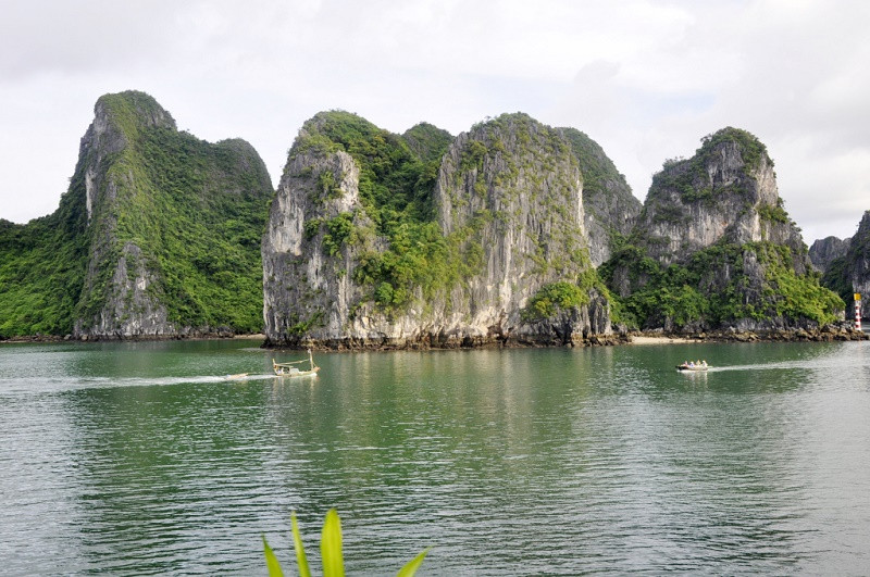 Vịnh Hạ Long đã được UNESCO ghi danh về giá trị cảnh quan và giá trị địa chất, địa mạo từ năm 1994, 2000.