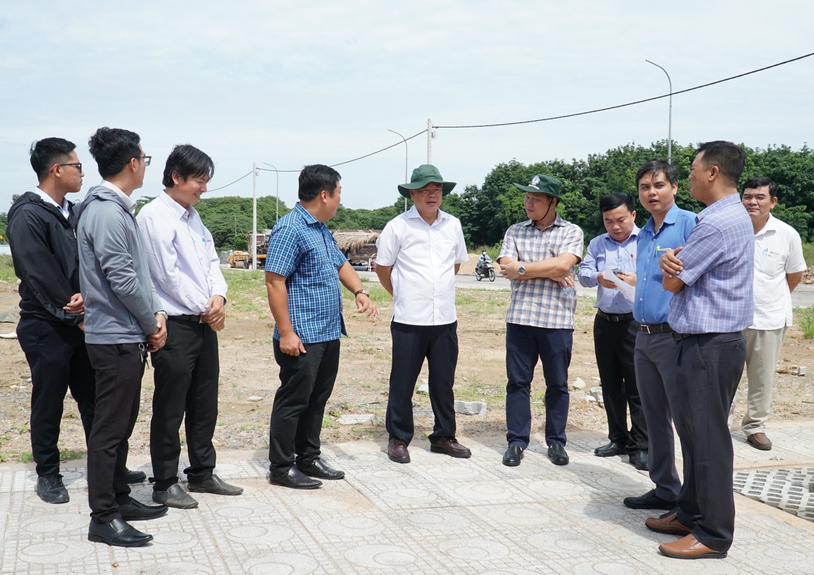 Lãnh đạo TP.Dĩ An khảo sát nút giao Tân Vạn - đường Vành đai 3 TP.Hồ Chí Minh và khu tái định cư phục vụ người dân bị ảnh hưởng