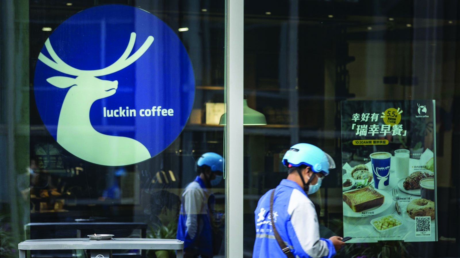 p/Lukin Coffee trở lại và hướng tới mô hình tinh gọn chủ yếu phục vụ cà phê mang đi. Ảnh: Getty