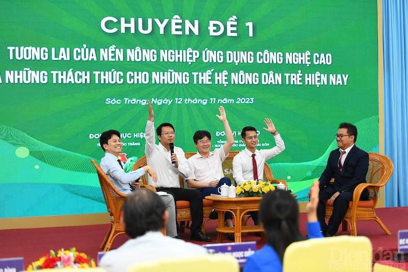 Có hai phiên chuyên đề trong Toạ đàm.