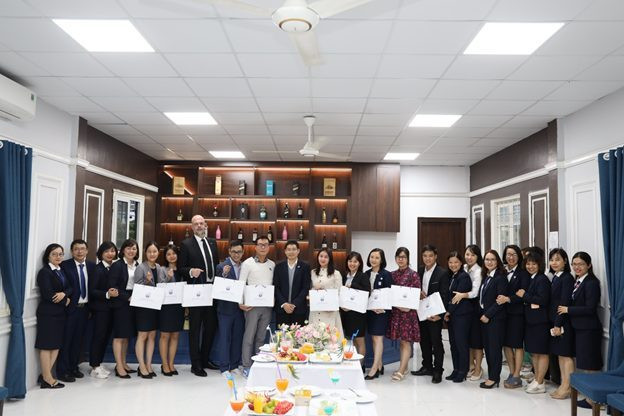 KẾT NỐI NHÀ TRƯỜNG VÀ DOANH NGHIỆP TRONG ĐÀO TẠO NGUỒN NHÂN LỰC DU LỊCH TẠI KHOA DU LỊCH VÀ KHÁCH SẠN UNETI