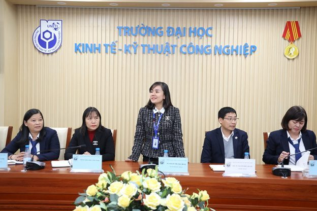 KẾT NỐI NHÀ TRƯỜNG VÀ DOANH NGHIỆP TRONG ĐÀO TẠO NGUỒN NHÂN LỰC DU LỊCH TẠI KHOA DU LỊCH VÀ KHÁCH SẠN UNETI