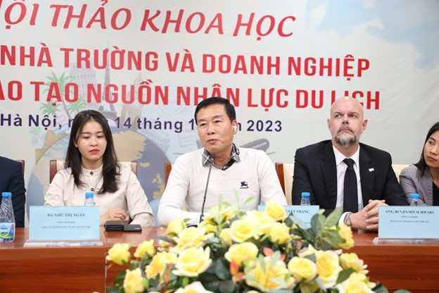 KẾT NỐI NHÀ TRƯỜNG VÀ DOANH NGHIỆP TRONG ĐÀO TẠO NGUỒN NHÂN LỰC DU LỊCH TẠI KHOA DU LỊCH VÀ KHÁCH SẠN UNETI
